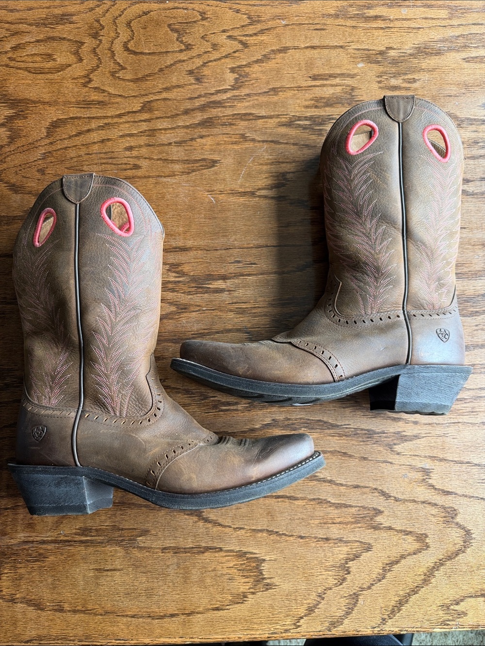 Ariat Brown Western Pull-On Boots with Pink Accents NWOT